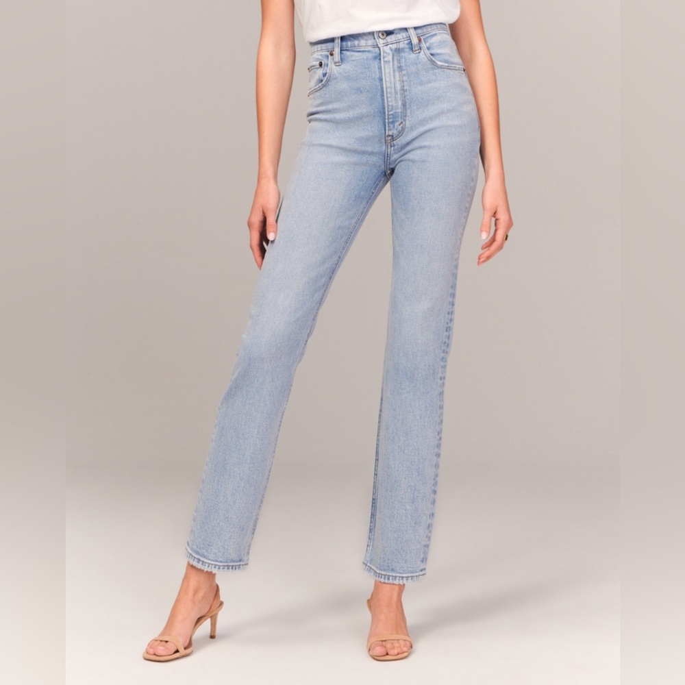 Abercrombie & Fitch Ultra High Rise Ankle Straight Jean, Size 29, Light